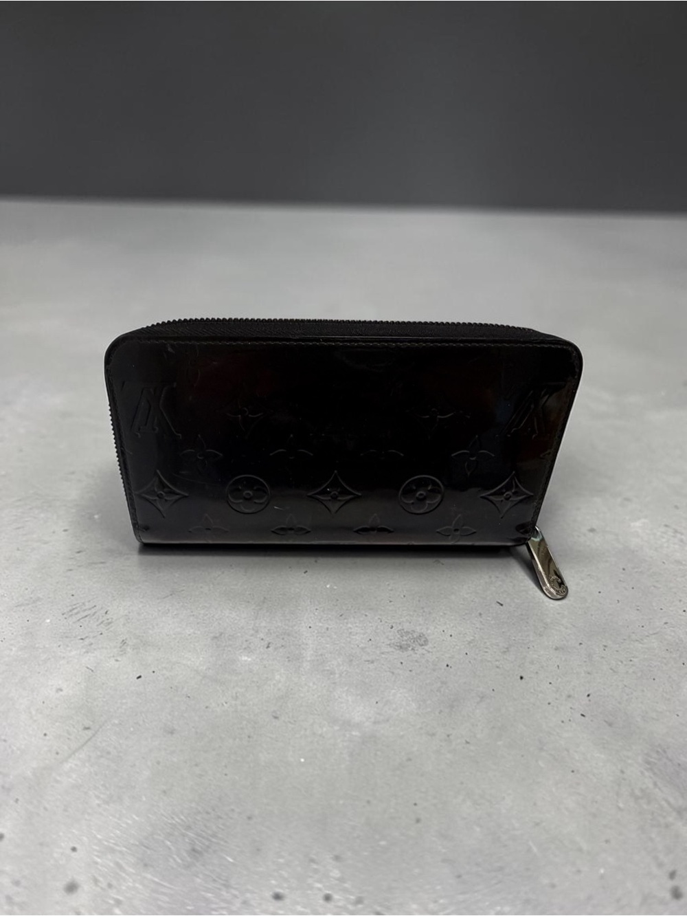Louis Vuitton Zippy Wallet in Monogram Vernis leather.